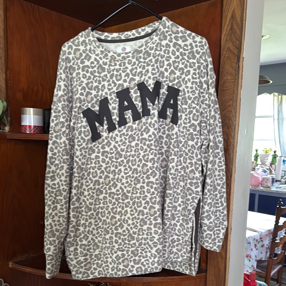 Gray Leopard Print Long Sleeve Tee